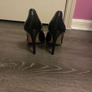 Black pumps